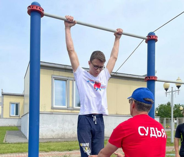 СУДЕЙСКАЯ КОЛЛЕГИЯ ПО ПОДТЯГИВАНИЮ, СГИБАНИЮ И РАЗГИБАНИЮ РУК В УПОРЕ ЛЕЖА (статья 20) СУДЕЙСКАЯ КОЛЛЕГИЯ ПО ПОДТЯГИВАНИЮ, СГИБАНИЮ И РАЗГИБАНИЮ РУК В УПОРЕ ЛЕЖА (статья 20).